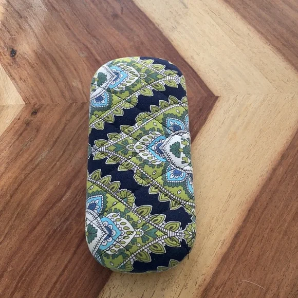 VERA BRADLEY eyeglass case ๐๐ถ! - Picture 4 of 10